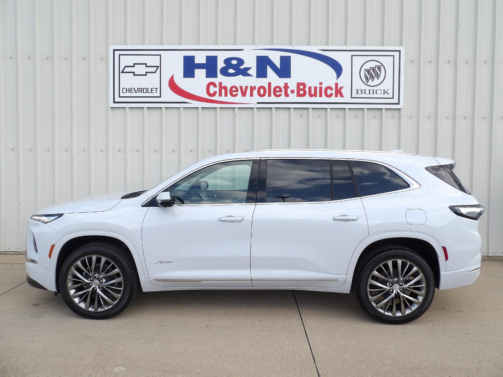 2026 Buick Enclave Avenir - Photo 2